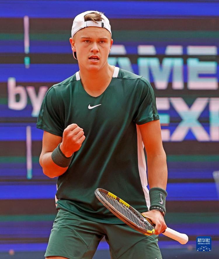 中击败对手 中击败对手