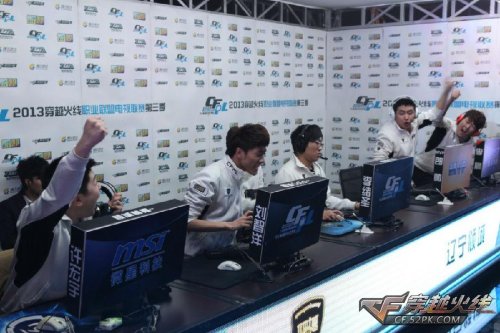 了两队在积 了两队在积